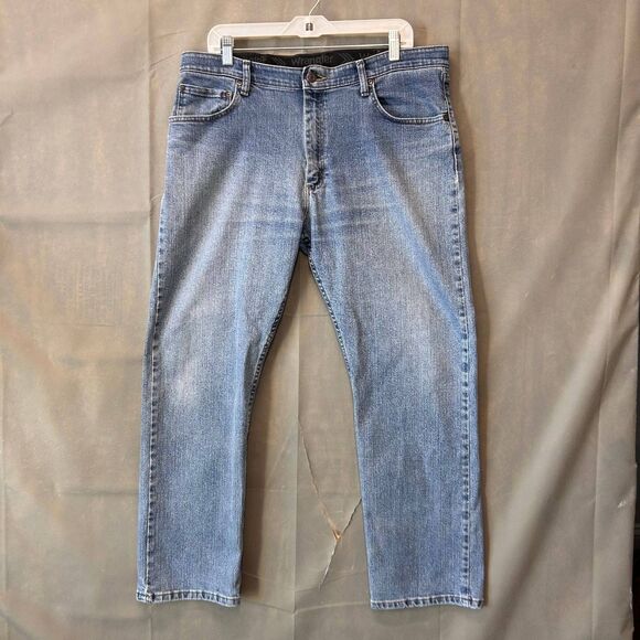 Wrangler Jeans Men's 36x29 Blue Denim Regular Fit Straight Leg Classic Comfort - Picture 1 of 9